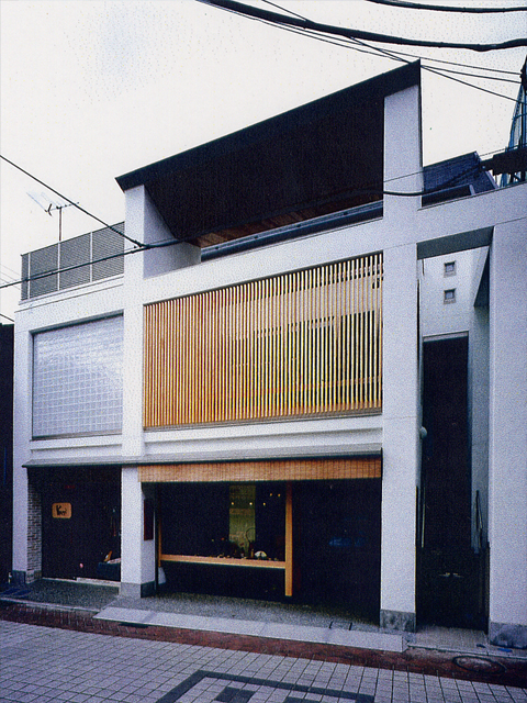 竹工芸の店–小町通りに建つ店舗つき住宅